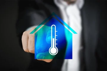 Contrôler sa maison à distance avec un thermostat intelligent